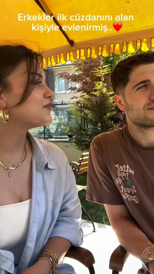 “ Erkekler ilk cüzdanını alan kişiyle evlenirmiş.. “
